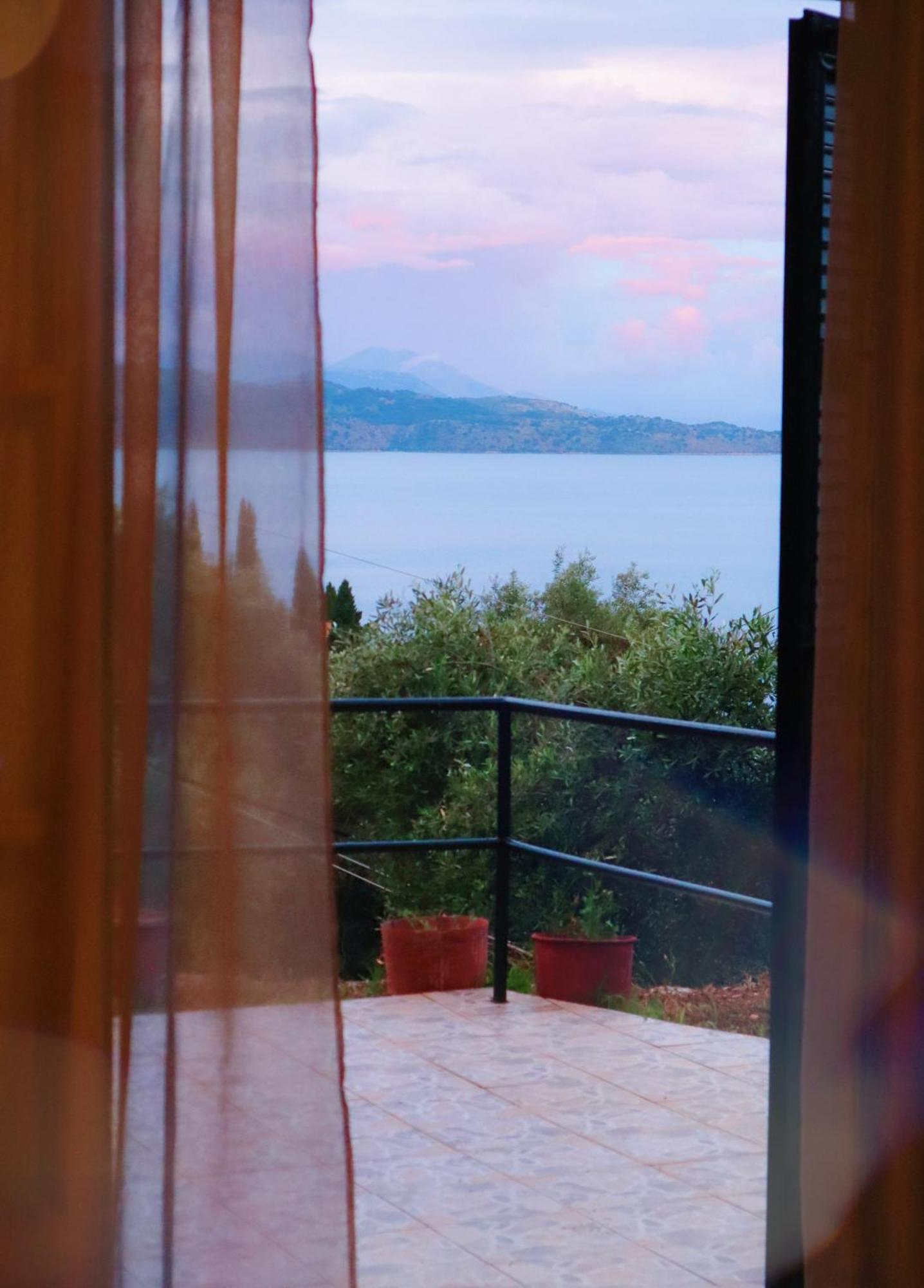 Kaminaki Seaview Apartments Katavolos Luaran gambar